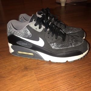 Nike Air Max Size 7 Women (5.5 Children)